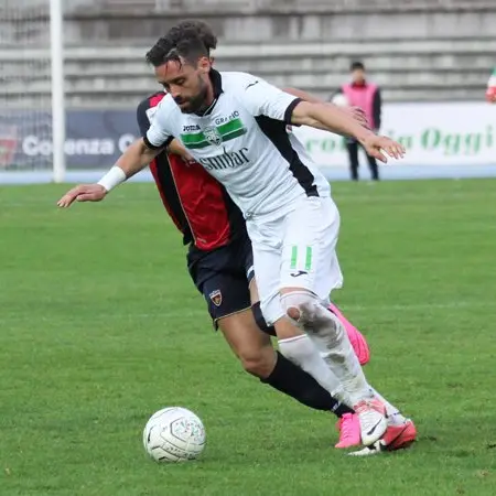 La prima volta di De Giorgio a Cosenza da tifoso dei Lupi. Su FB fa il pieno di \"like\"