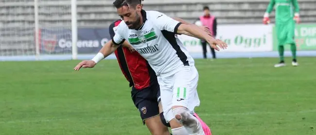 La prima volta di De Giorgio a Cosenza da tifoso dei Lupi. Su FB fa il pieno di \"like\"