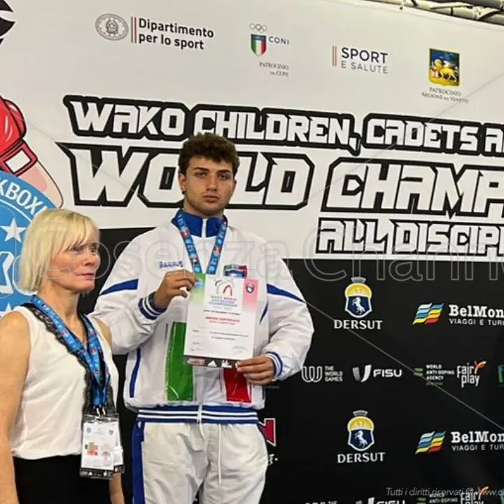 Kickboxing, medaglia d'argento per il cosentino Luciano Maria Brunetti ai campionati mondiali juniores (FOTO-VIDEO)
