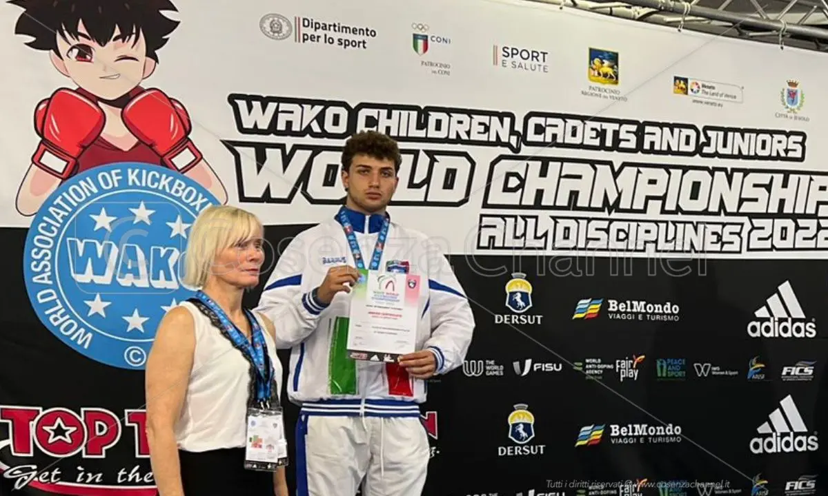 Kickboxing, medaglia d'argento per il cosentino Luciano Maria Brunetti ai campionati mondiali juniores (FOTO-VIDEO)
