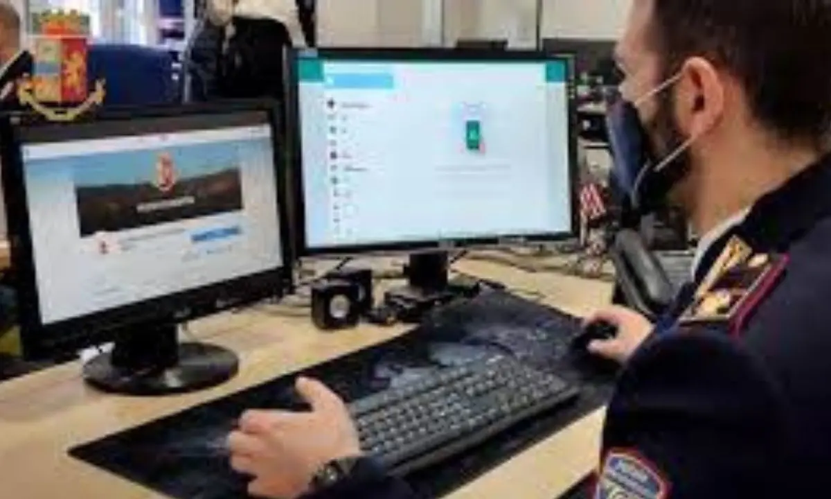 Pedopornografia, scambiavano materiale via chat: tre arresti. C'è anche un calabrese
