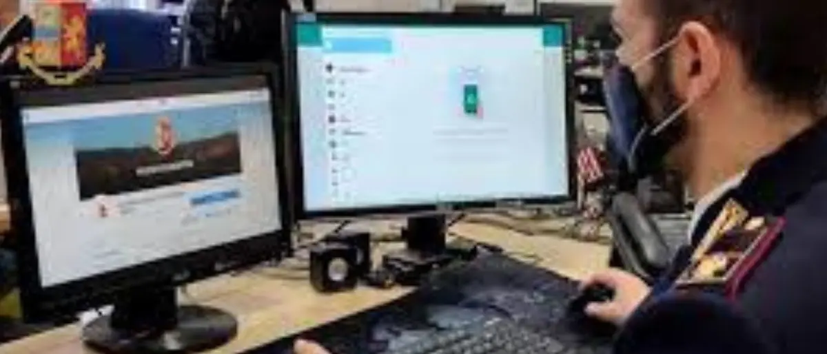 Pedopornografia, scambiavano materiale via chat: tre arresti. C'è anche un calabrese