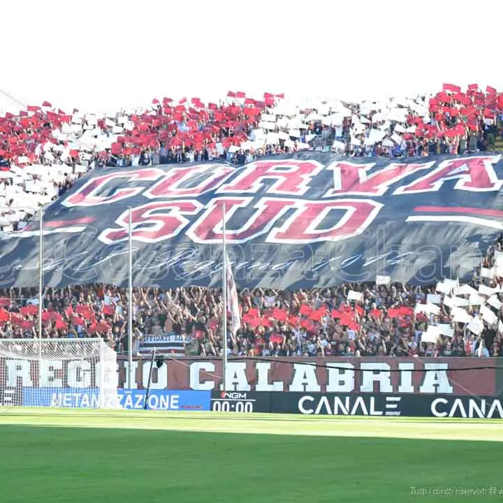 Cosenza, guarda la Reggina: da secondi della classe -20% sui biglietti