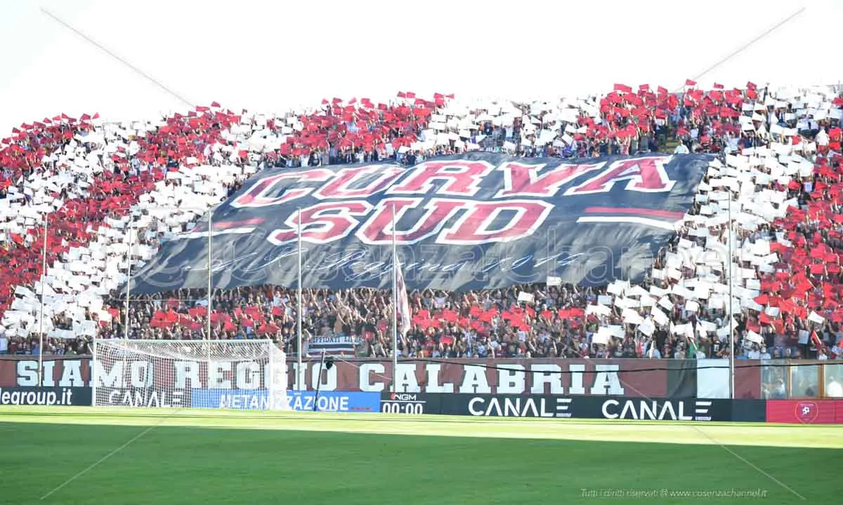 Cosenza-Reggina, già esauriti i 500 biglietti del settore ospiti per il derby