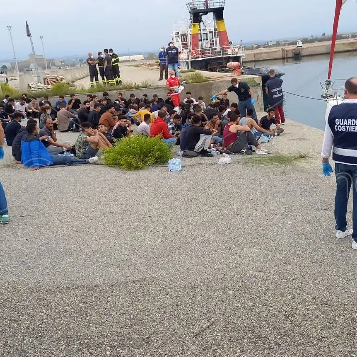 Sbarco migranti a Corigliano Rossano: aveva 17 anni il giovane trovato morto