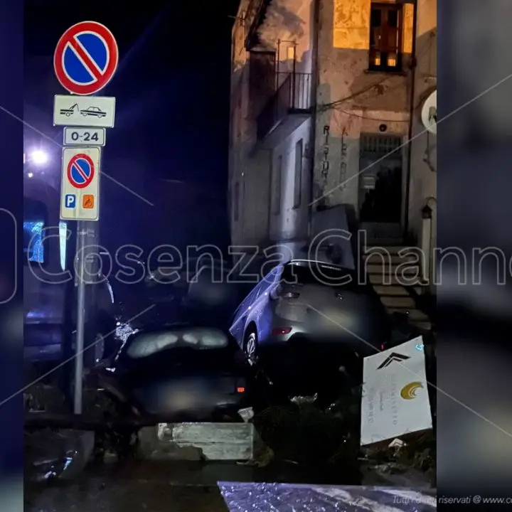 Nubifragio a Tortora, fango e detriti in strada ma nessun ferito (VIDEO)