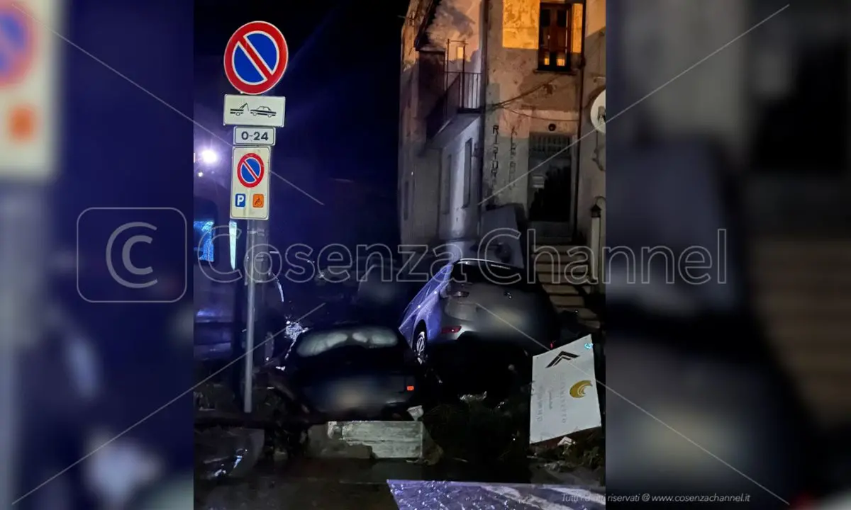 Nubifragio a Tortora, fango e detriti in strada ma nessun ferito (VIDEO)