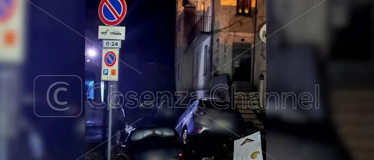 Nubifragio a Tortora, fango e detriti in strada ma nessun ferito (VIDEO)