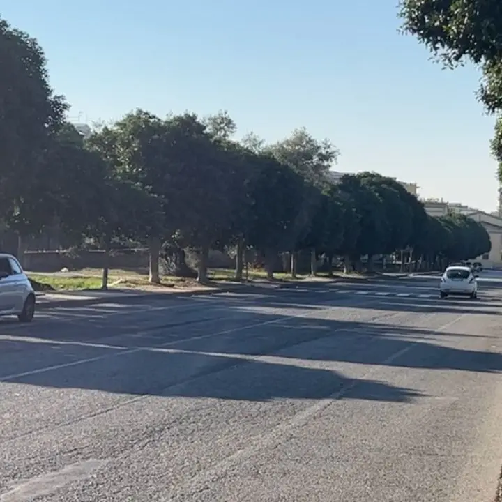 Corigliano Rossano, pedone travolto da auto pirata: ferito gravemente