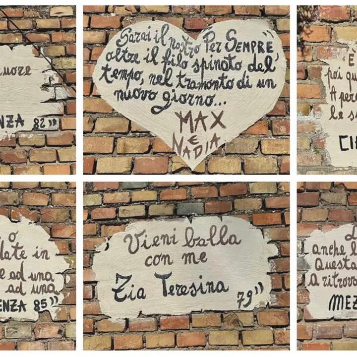 I versi e le note Mario Gualtieri su un muro centenario di fianco casa sua