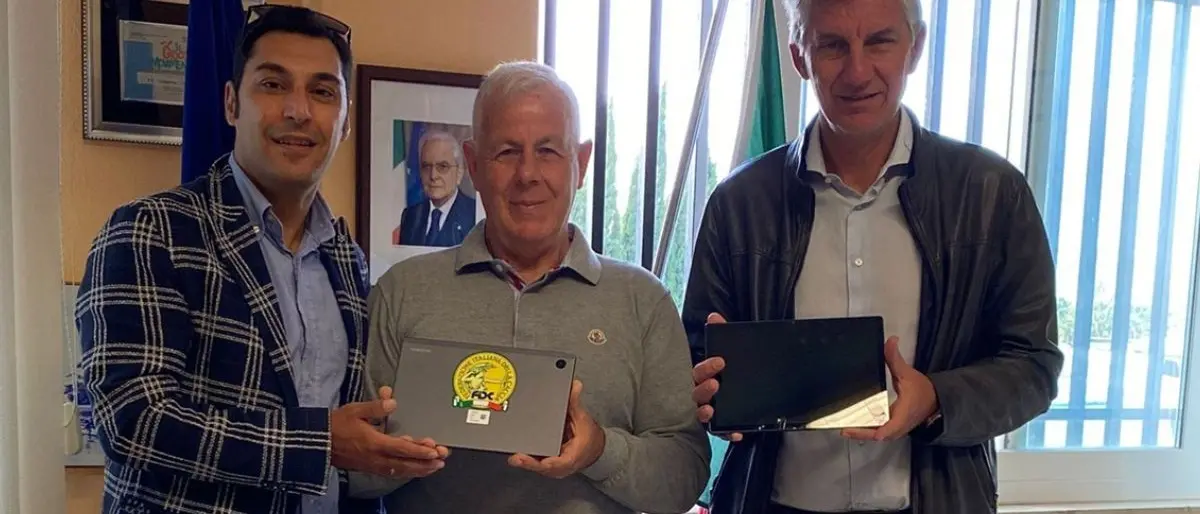 Tablet ai rifugiati ucraini da parte di Federcaccia: l'iniziativa approda anche in provincia di Cosenza