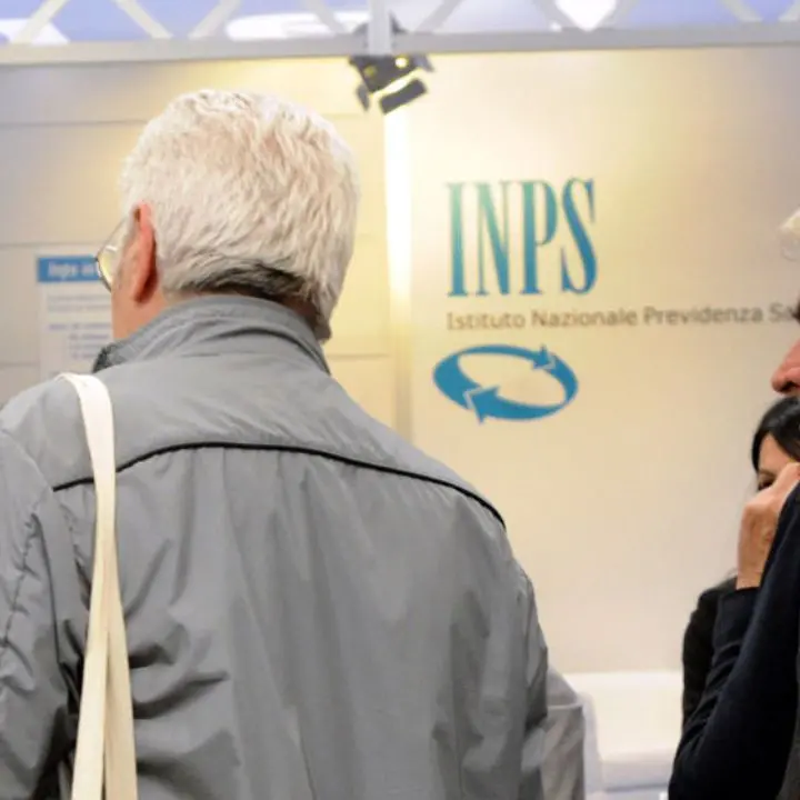 Pensioni novembre 2022: date, aumenti e bonus da 150 euro