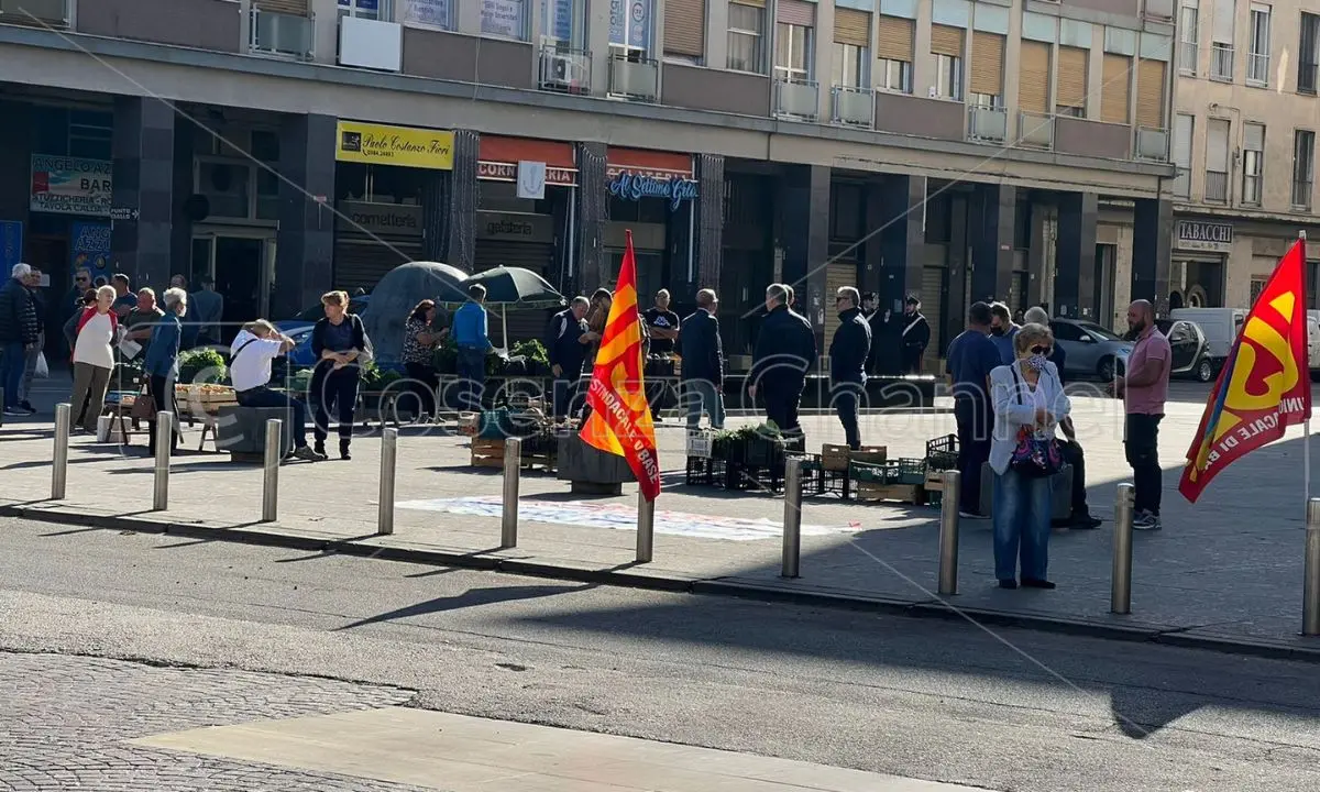 Cosenza, ancora una protesta dei contadini di via Asmara | FOTO