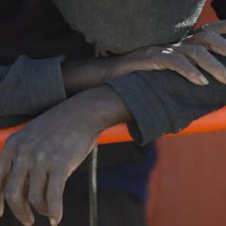 Migranti, è giunta in porto la nave Rise Above: cominciato lo sbarco degli 89 passeggeri