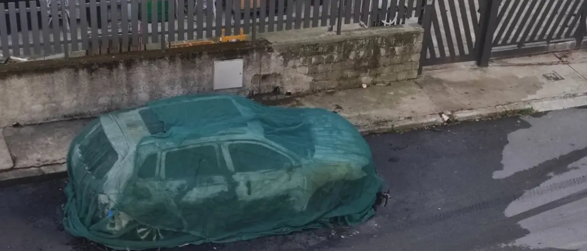 Intimidazione a Cassano Ionio, in fiamme l'auto dell'assessore Sposato