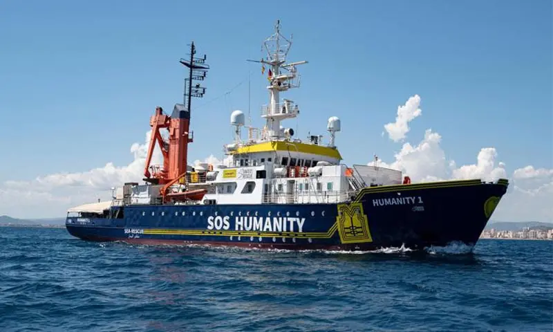 Migranti e navi Ong, Piantedosi: «Scendono minori, donne incinte o malati»