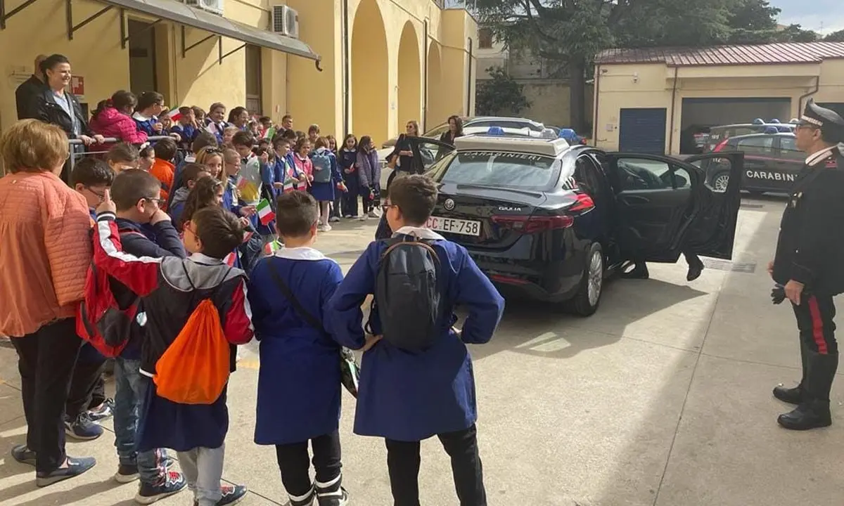 Caserme aperte, l'incontro tra i Carabinieri e i bambini delle scuole