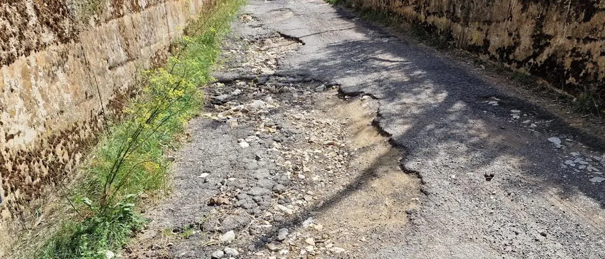 Cosenza, via ai lavori di bitumazione. La minoranza: «Vi suggeriamo dove intervenire»