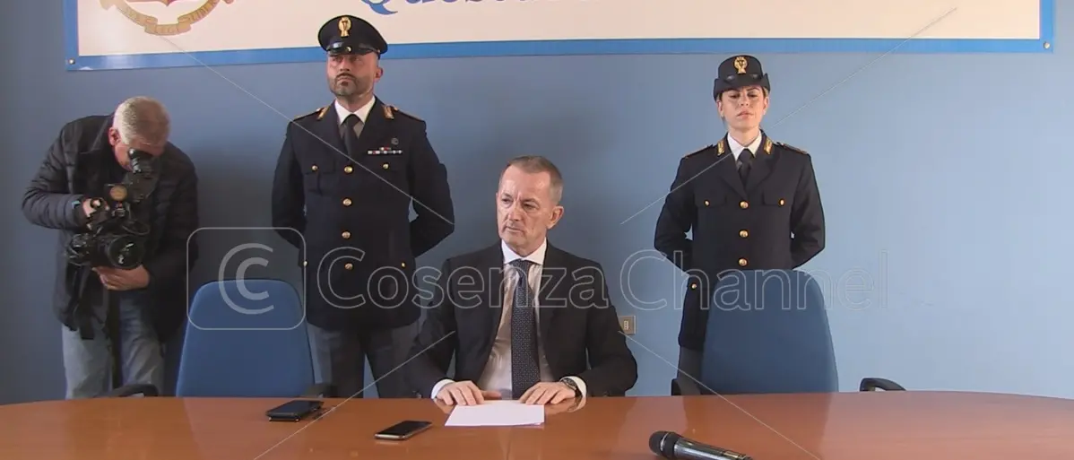 Cosenza, si insedia il nuovo questore Michele Maria Spina: «Sarò molto presente sul territorio» | VIDEO