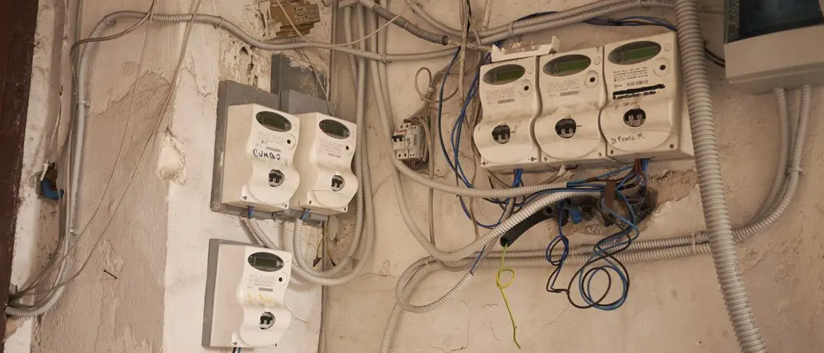 Rubano 130mila euro di energia elettrica, 20 denunce a Cassano