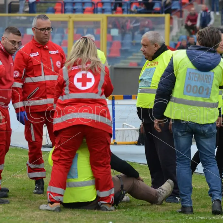 Steward del Cosenza calcio in protesta: appuntamento a mercoledì
