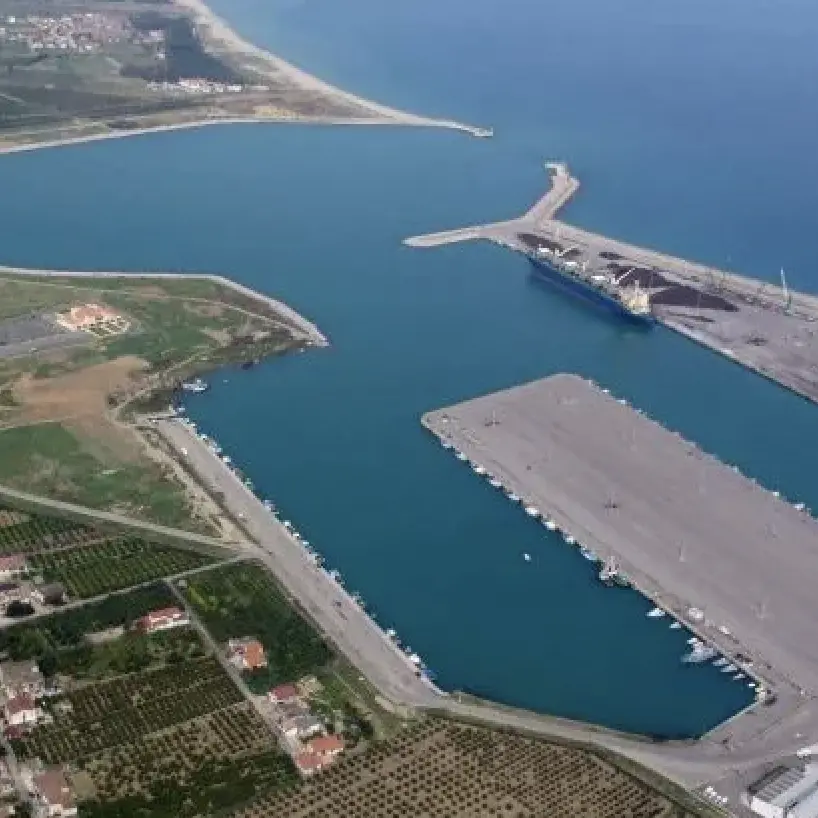 Porto di Corigliano Rossano in ginocchio: la burocrazia fa naufragare l'intera comunità marittima