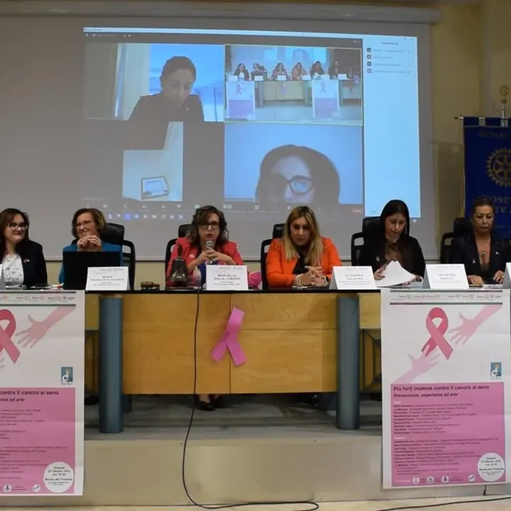 Cancro al seno, in un incontro a Rende le toccanti testimonianze di chi ha conosciuto la malattia