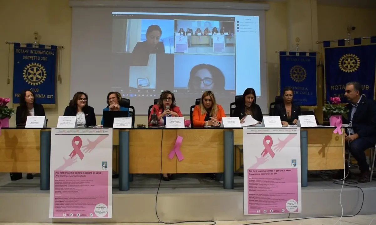 Cancro al seno, in un incontro a Rende le toccanti testimonianze di chi ha conosciuto la malattia