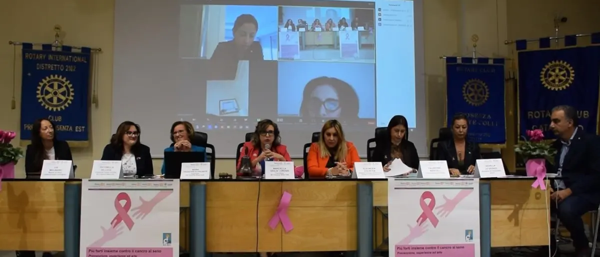 Cancro al seno, in un incontro a Rende le toccanti testimonianze di chi ha conosciuto la malattia