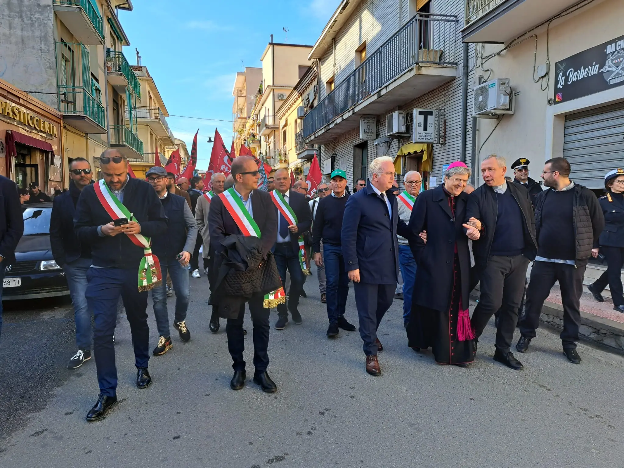 Trebisacce, in piazza i lavoratori del consorzio: assente la Regione