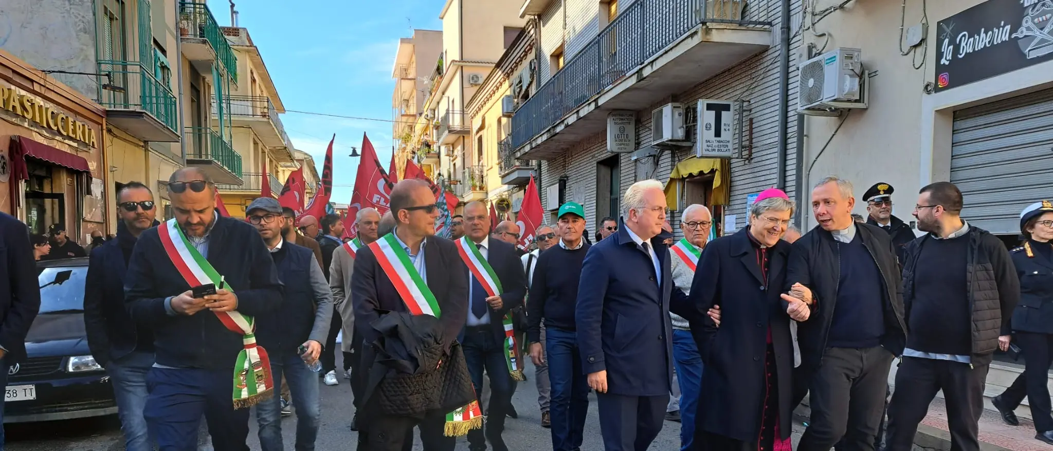 Trebisacce, in piazza i lavoratori del consorzio: assente la Regione