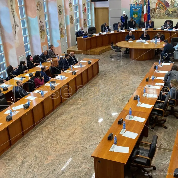 Cosenza, discussioni in maggioranza e minoranza per la composizioni delle commissioni consiliari
