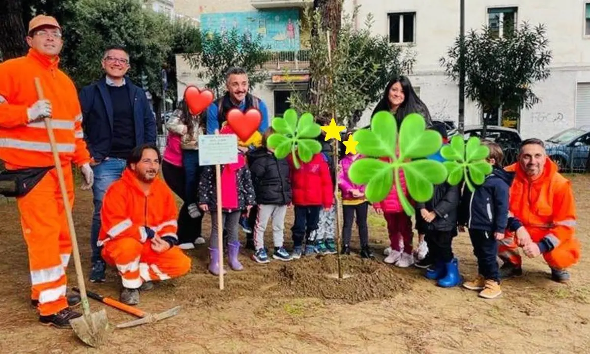 Giornata degli alberi, i piccoli alunni della \"Kinder Haus\" di Cosenza danno il loro contributo