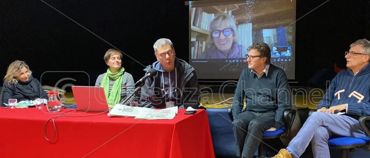 “Storie dell’altro mondo”, al Dam il ricordo sulla manifestazione No Global a Cosenza