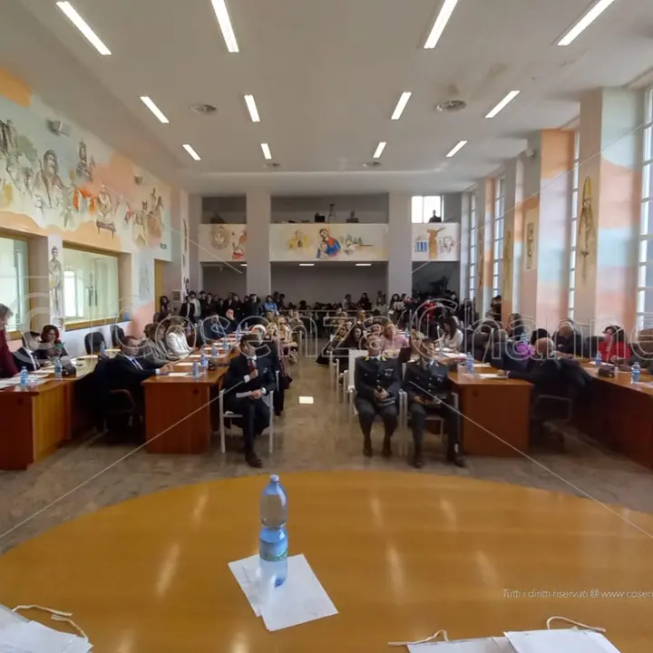 Cosenza, torna a riunirsi il Consiglio comunale. Due le sedute in programma