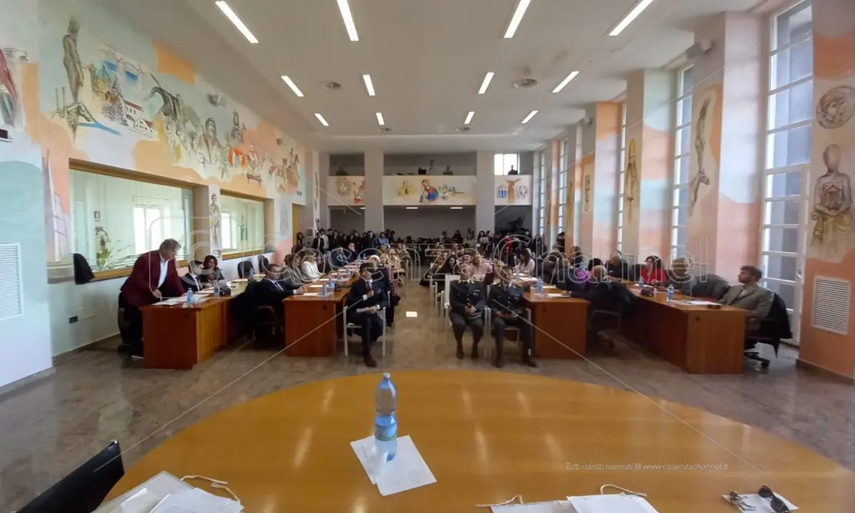 Cosenza, torna a riunirsi il Consiglio comunale. Due le sedute in programma