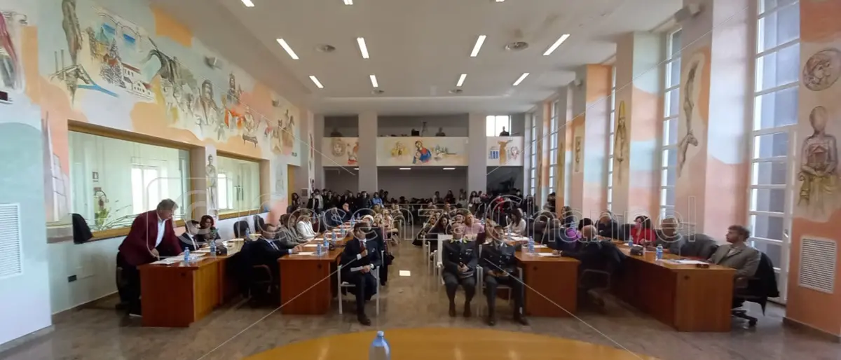 Cosenza, torna a riunirsi il Consiglio comunale. Due le sedute in programma