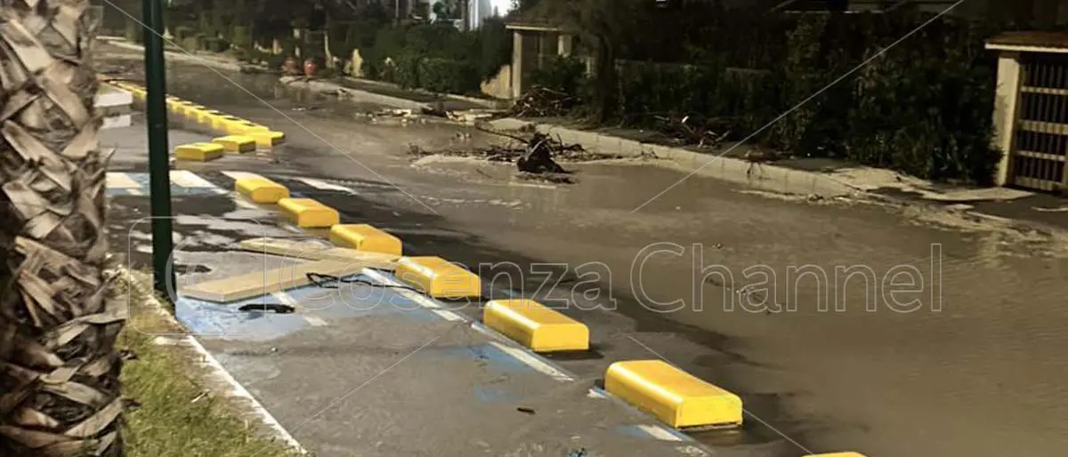 Allarme mareggiate, scuole chiuse a Tortora e Praia a Mare