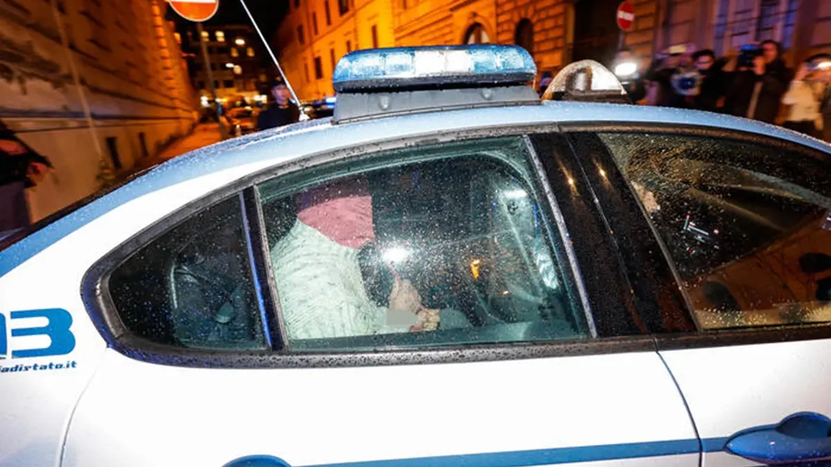 Giandavide De Pau, l\\'uomo fortemente sospettato di essere l\\'autore del triplice femminicidio, lascia la Questura per essere trasferito al carcere di Regina Coeli, Roma, 19 novembre 2022. ANSA/GIUSEPPE LAMI , ANSA