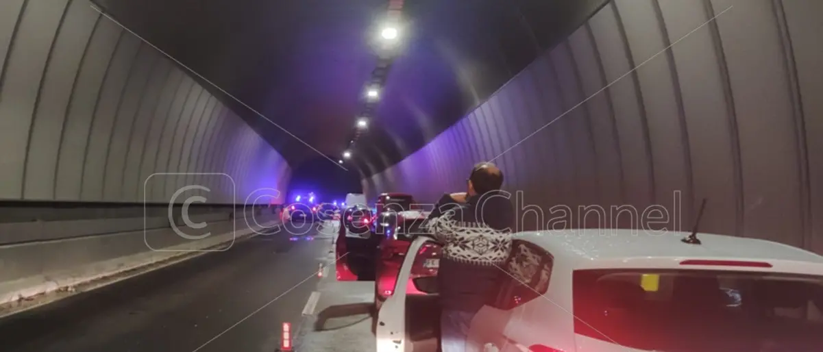 L'A2 e quel tratto perennemente a una corsia, si torna a chiedere interventi per evitare code estenuanti