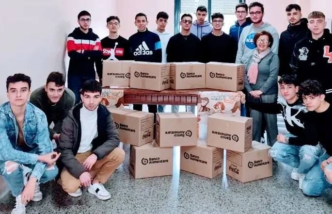 Castrovillari, la Giornata nazionale della Colletta Alimentare fa numeri da record | FOTO
