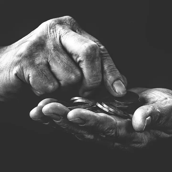 Cosenza, La Base: il governo ha dichiarato guerra ai poveri