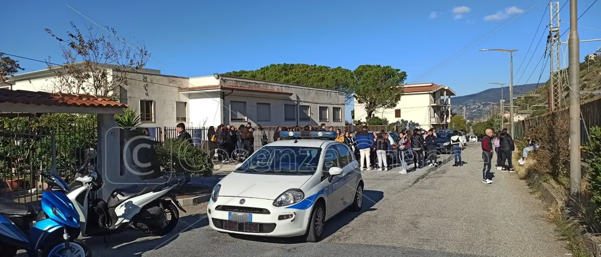 Acquappesa, studenti dell'Istituto Tecnico per il Turismo trasferiti: scatta la protesta