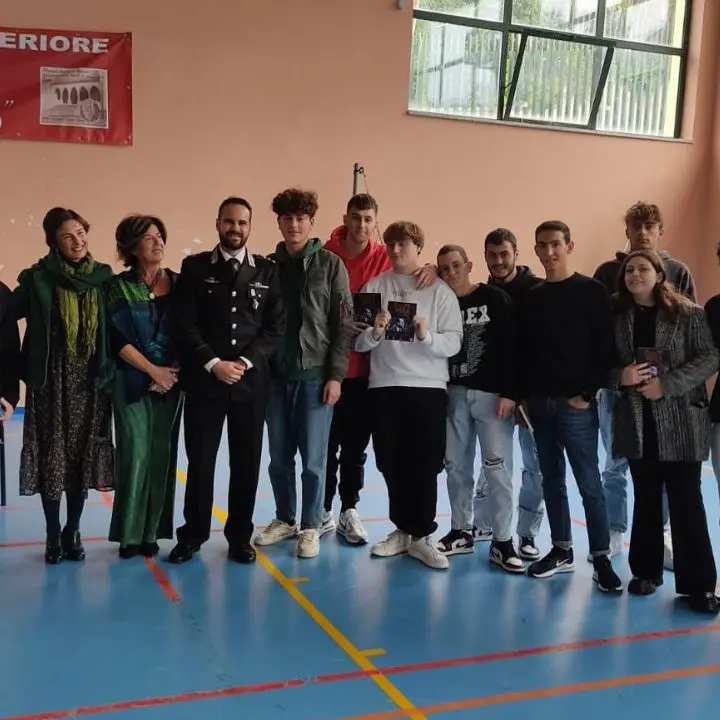 Il libro dedicato al Generale Dalla Chiesa agli studenti di Amantea