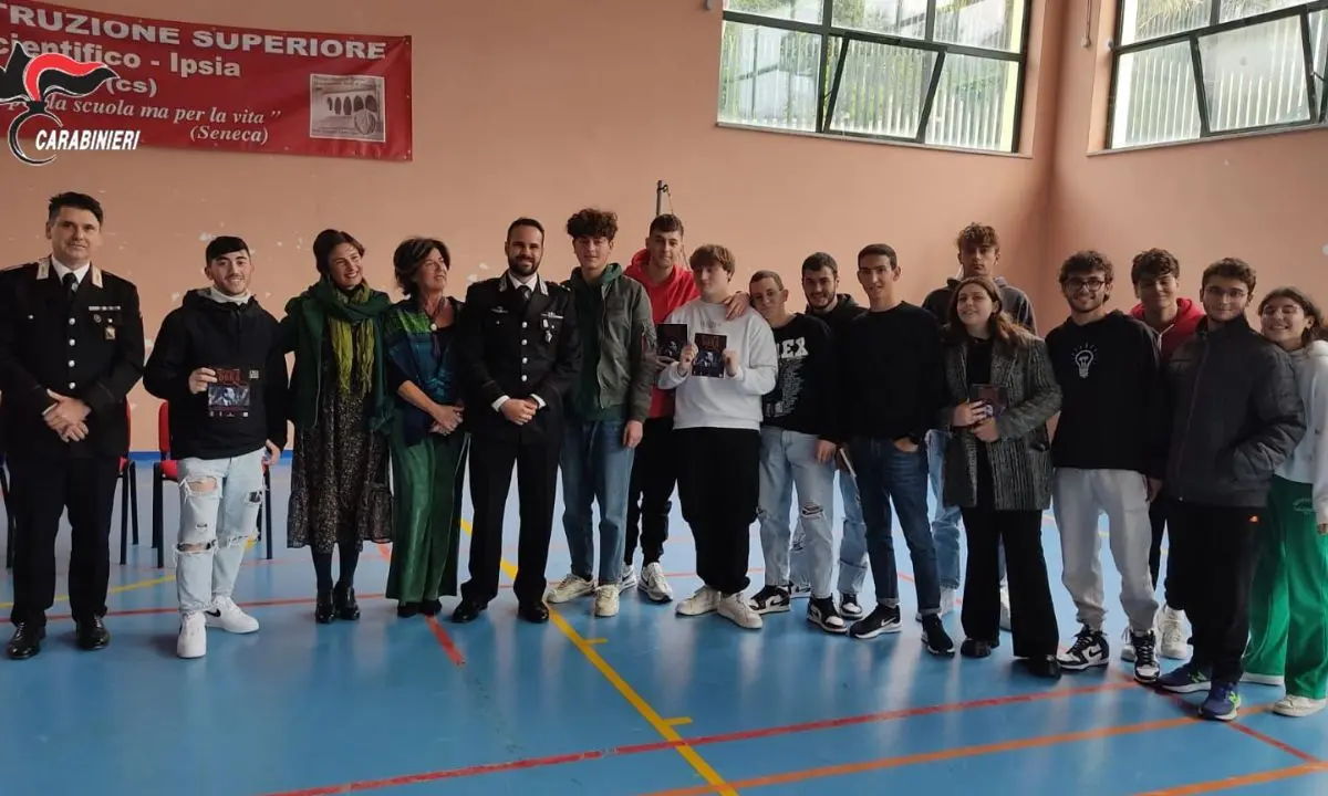 Il libro dedicato al Generale Dalla Chiesa agli studenti di Amantea