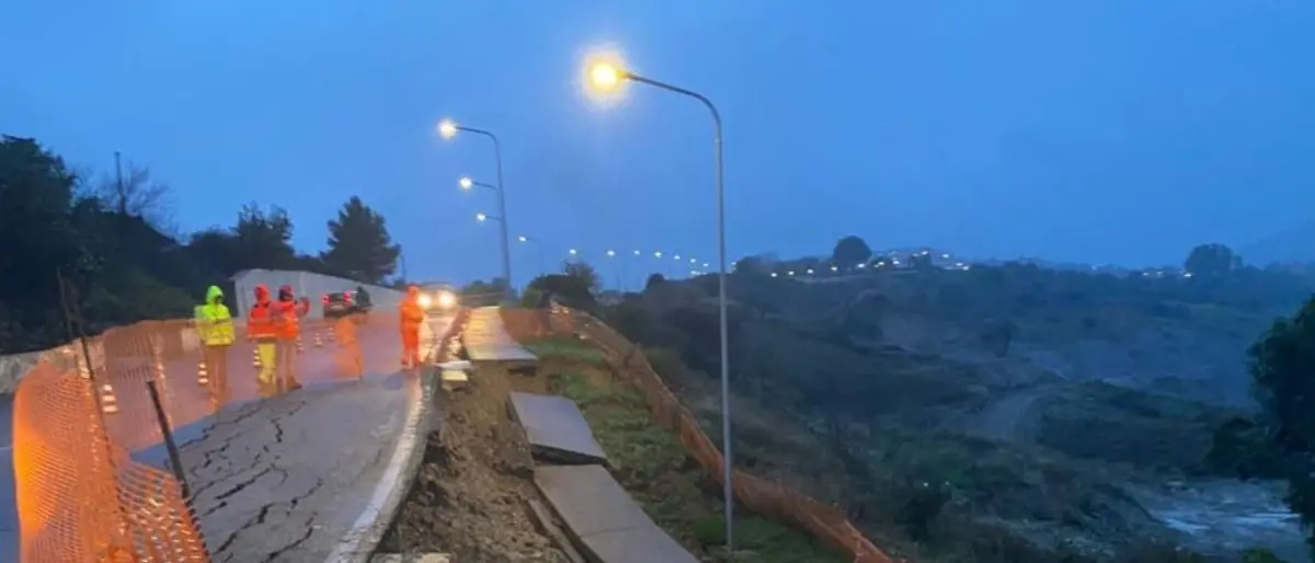 Roseto Capo Spulico, la strada cede sotto i colpi del maltempo