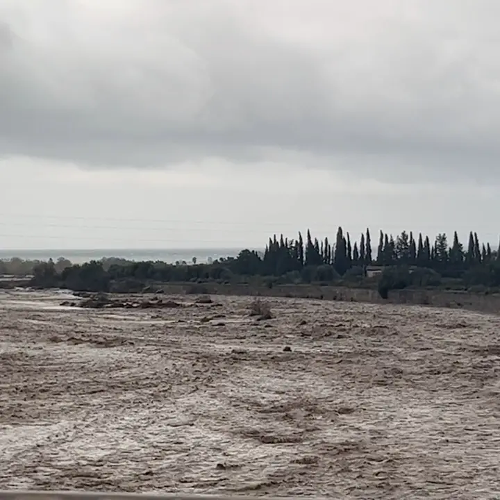 Maltempo nella Sibaritide: la pioggia flagella il territorio con allagamenti e frane. I torrenti sorvegliati speciali