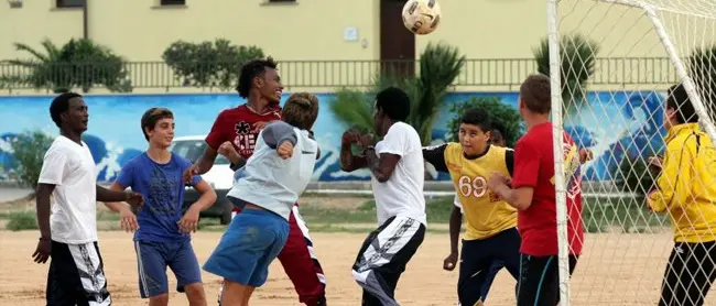Migranti, inviata e fotografo tedeschi racconteranno il cimitero Tarsia