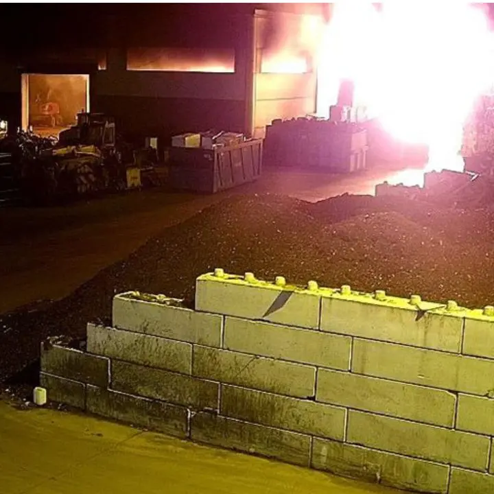 Rende, un indagato per l'incendio dei capannoni di \"Calabra Maceri\"