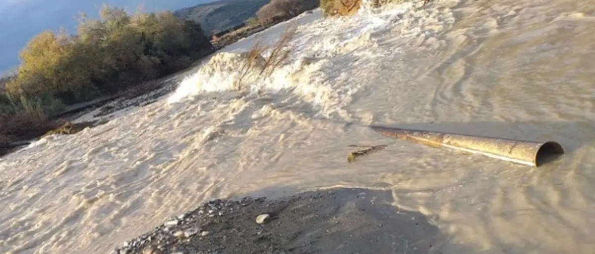 Basso Jonio, il Trionto esonda e danneggia l'acquedotto Macrocioli